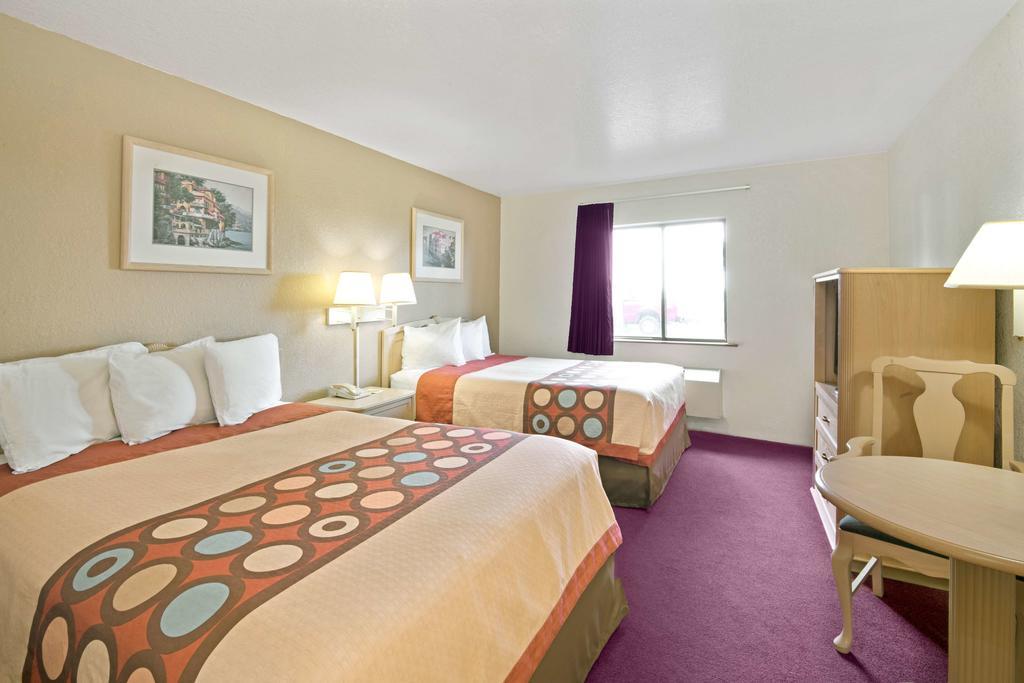 Super 8 Albuquerque/Midtown Hotel Bagian luar foto