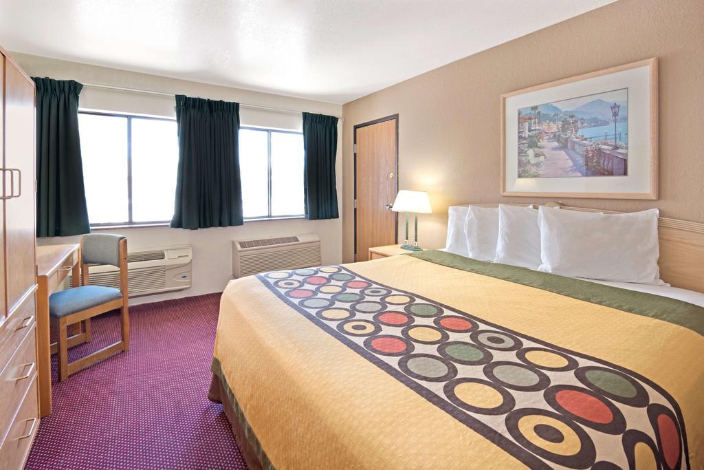 Super 8 Albuquerque/Midtown Hotel Bagian luar foto
