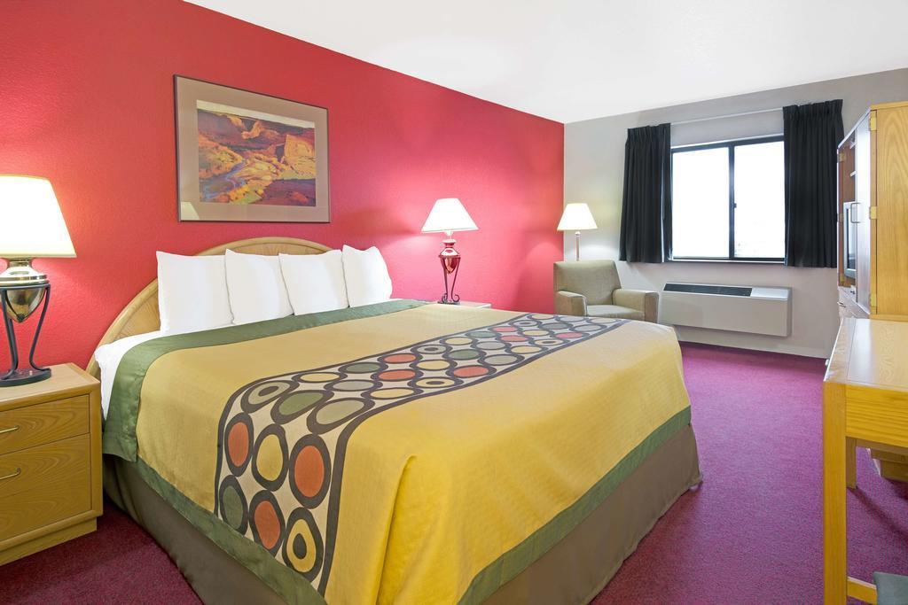 Super 8 Albuquerque/Midtown Hotel Bagian luar foto