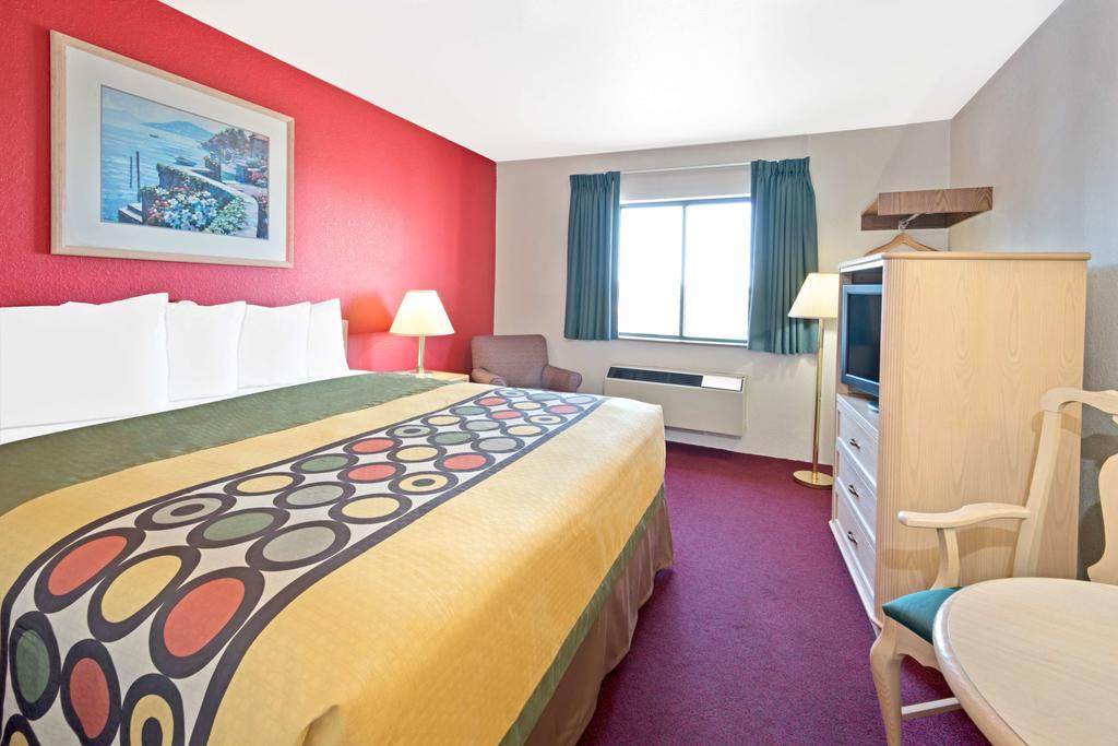 Super 8 Albuquerque/Midtown Hotel Bagian luar foto
