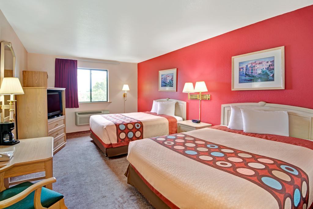 Super 8 Albuquerque/Midtown Hotel Bagian luar foto