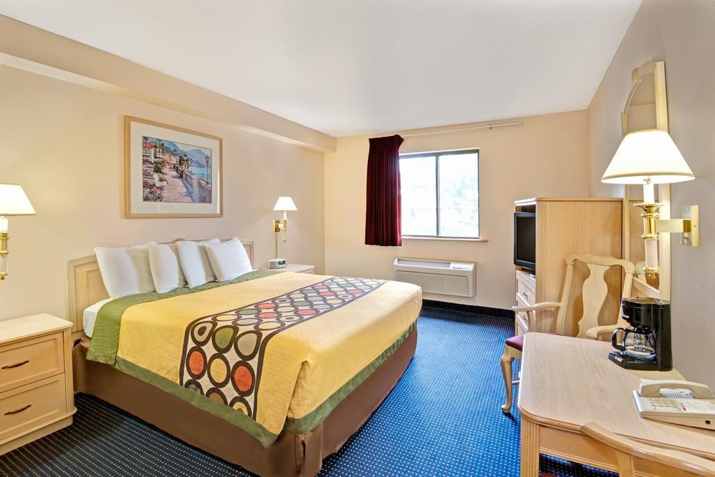 Super 8 Albuquerque/Midtown Hotel Bagian luar foto