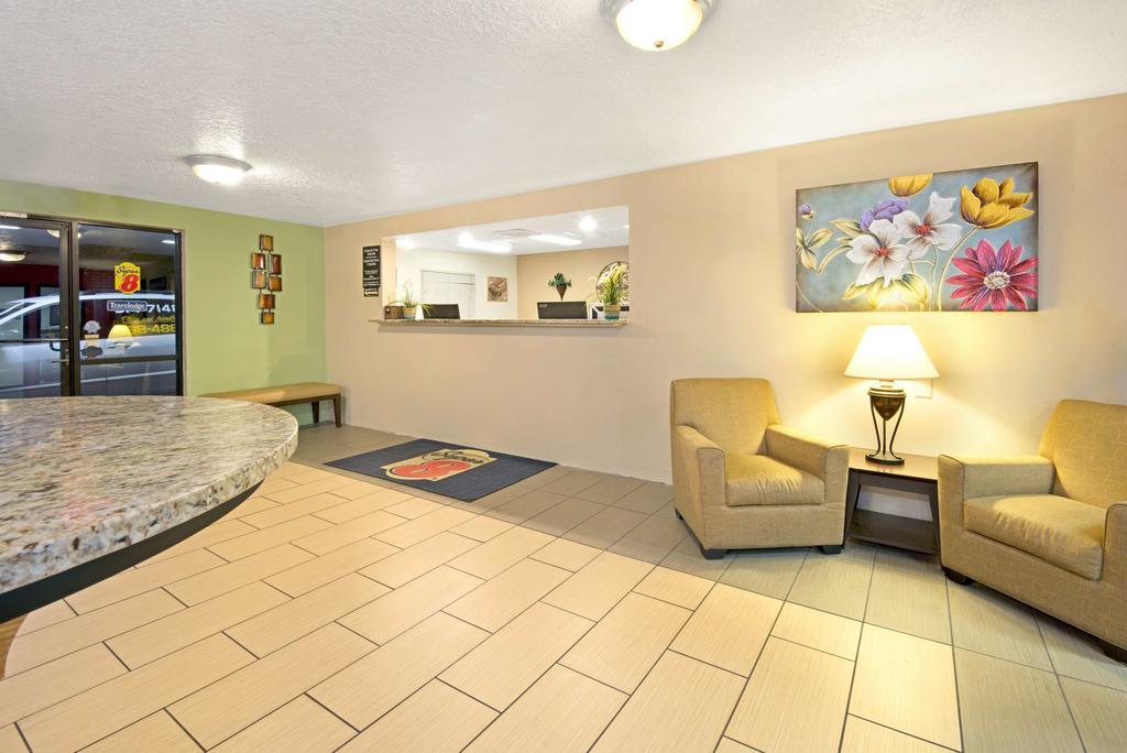 Super 8 Albuquerque/Midtown Hotel Bagian luar foto