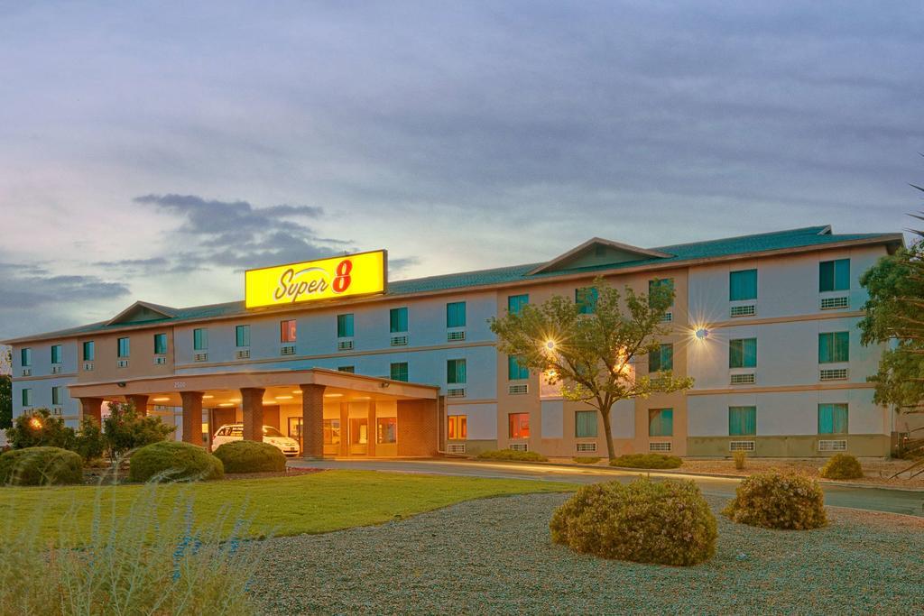 Super 8 Albuquerque/Midtown Hotel Bagian luar foto