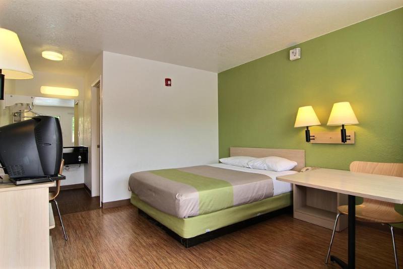 Super 8 Albuquerque/Midtown Hotel Bagian luar foto