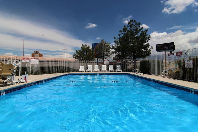 Super 8 Albuquerque/Midtown Hotel Bagian luar foto
